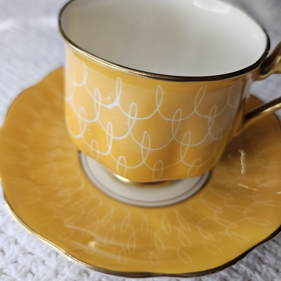 Royal Albert Crown Bone England China Teacup Saucer YELLOW GOLD w/White Swirls - Picture 9 of 16